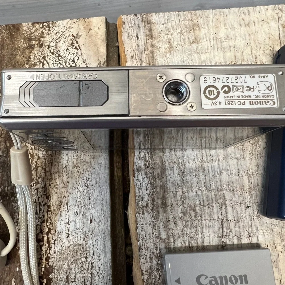 Vintage Canon PowerShot SD790 IS Silver Digital ELPH Camera Bundle 10.0MP OS